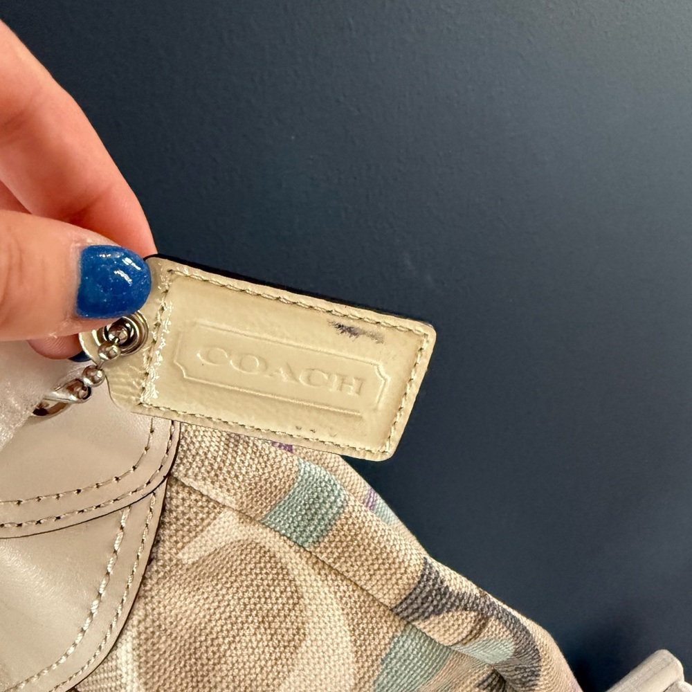 Coach Cream and Tan Shoulder Bag with Signature Pattern - Picture 9 of 11